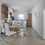 By The Sea - 19419 Apartamento *