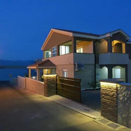 Apartment By The Sea - 19419