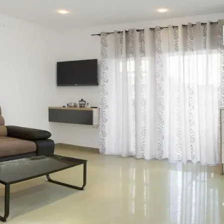 Apartment By The Sea - 19419 Vir