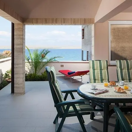 Apartment By The Sea - 19419 Vir